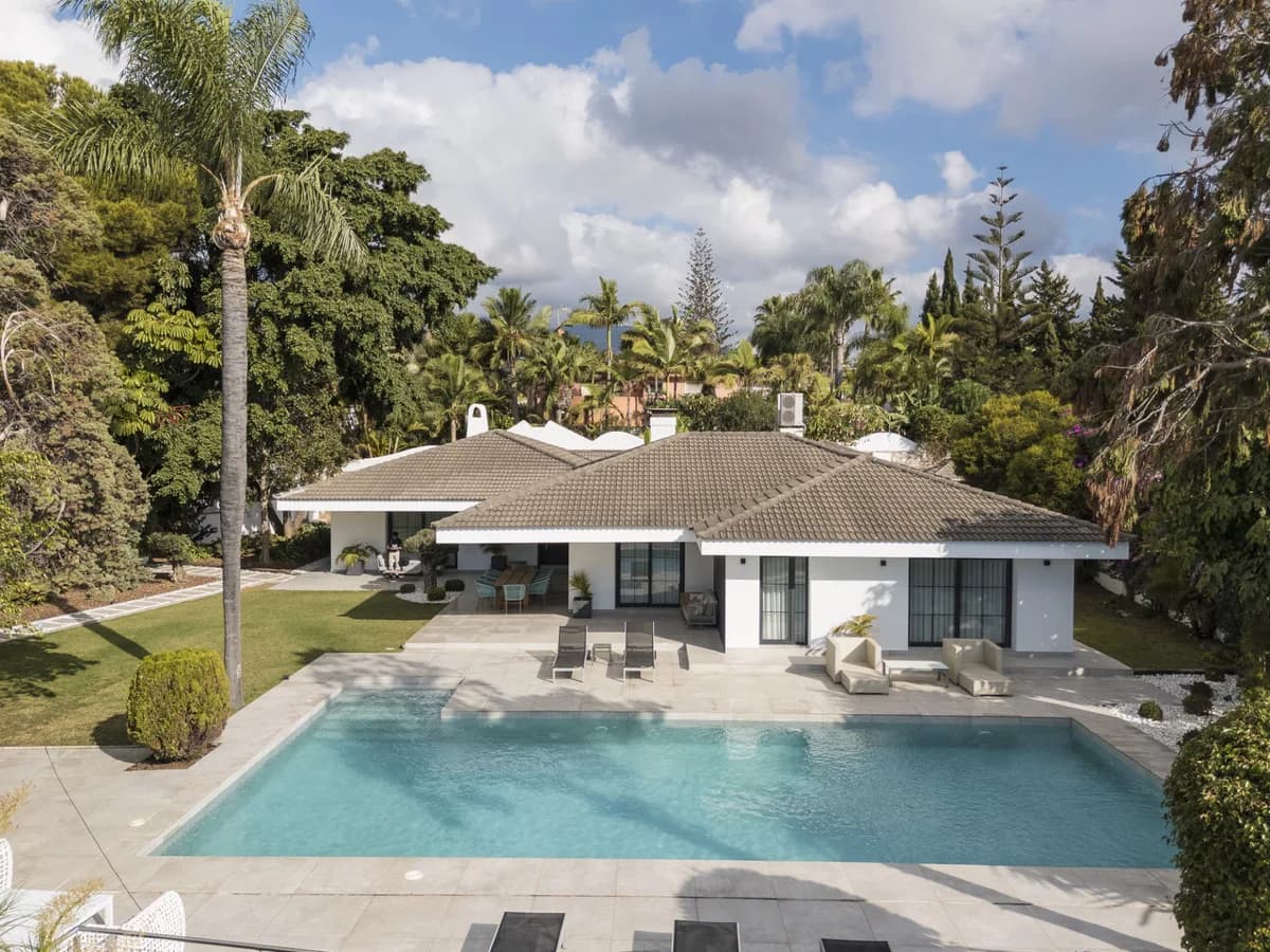 5 Bedroom Detached Villa for Sale in Marbella, Málaga