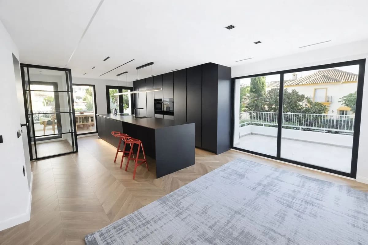 3 Bedroom Duplex for Sale in Marbella, Málaga - Image 2