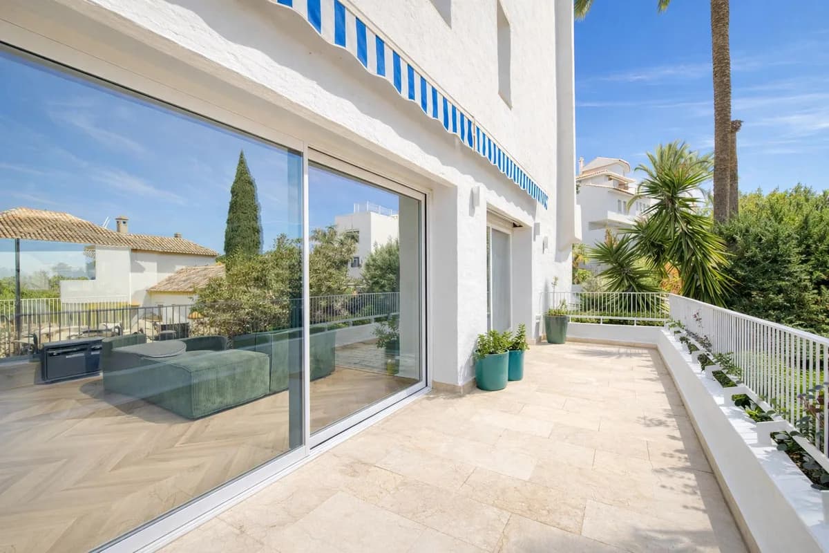 3 Bedroom Duplex for Sale in Marbella, Málaga - Image 3