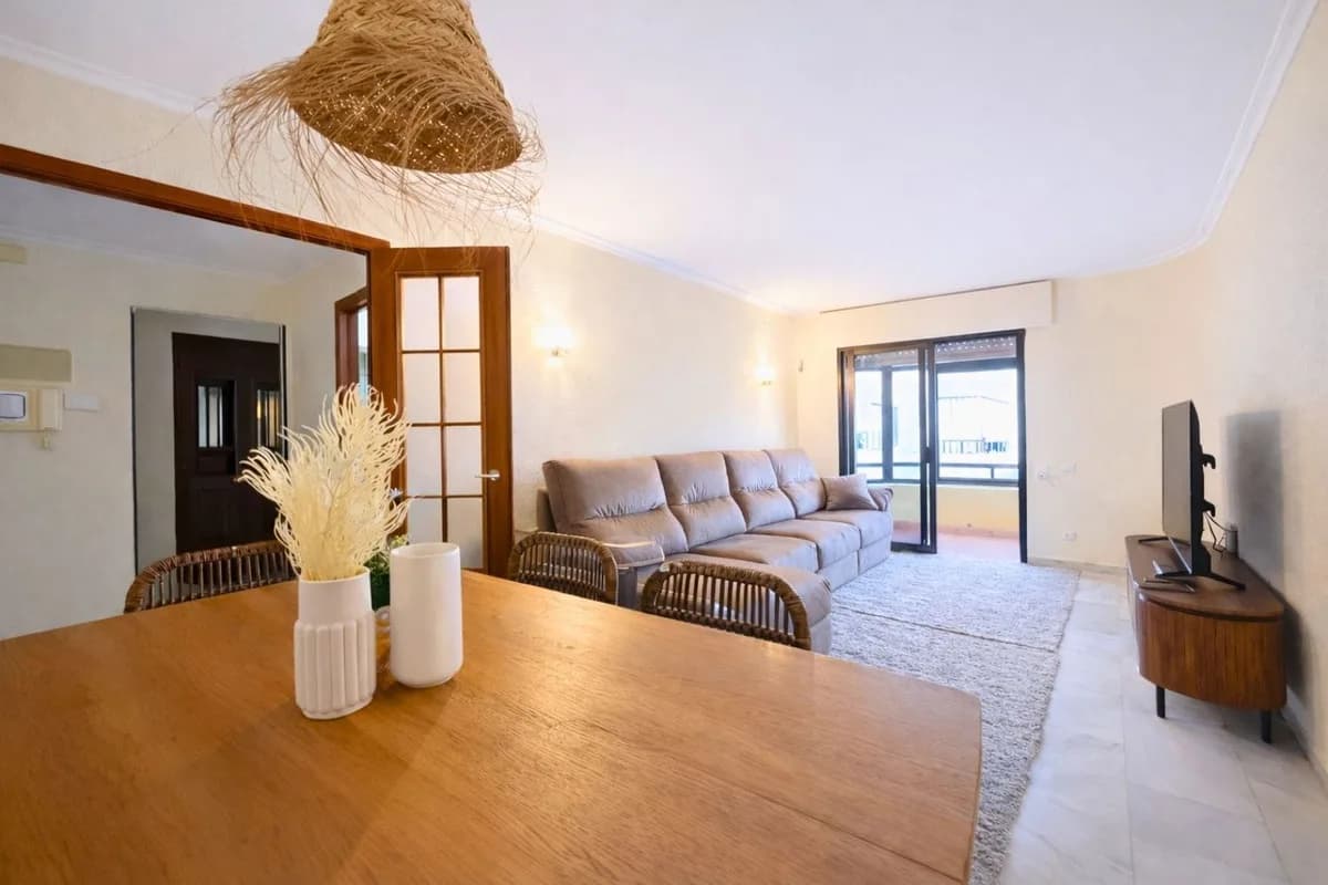2 Bedroom Middle Floor Apartment for Sale in Marbella, Málaga
