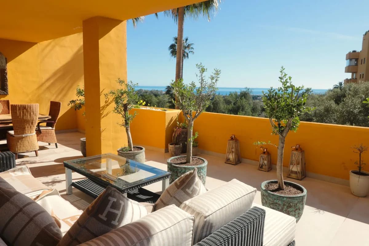 3 Bedroom Ground Floor Apartment for Sale in New Golden Mile, Málaga