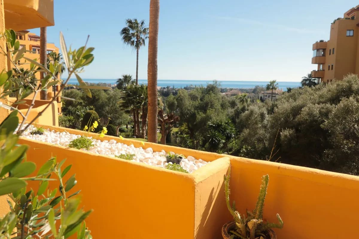 3 Bedroom Ground Floor Apartment for Sale in New Golden Mile, Málaga - Image 2