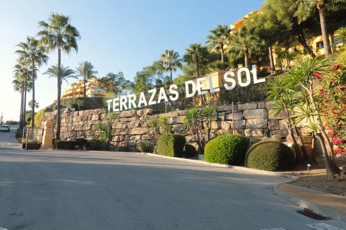 3 Bedroom Ground Floor Apartment for Sale in New Golden Mile, Málaga - Image 4