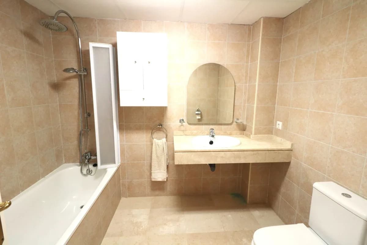 3 Bedroom Ground Floor Apartment for Sale in New Golden Mile, Málaga - Image 9