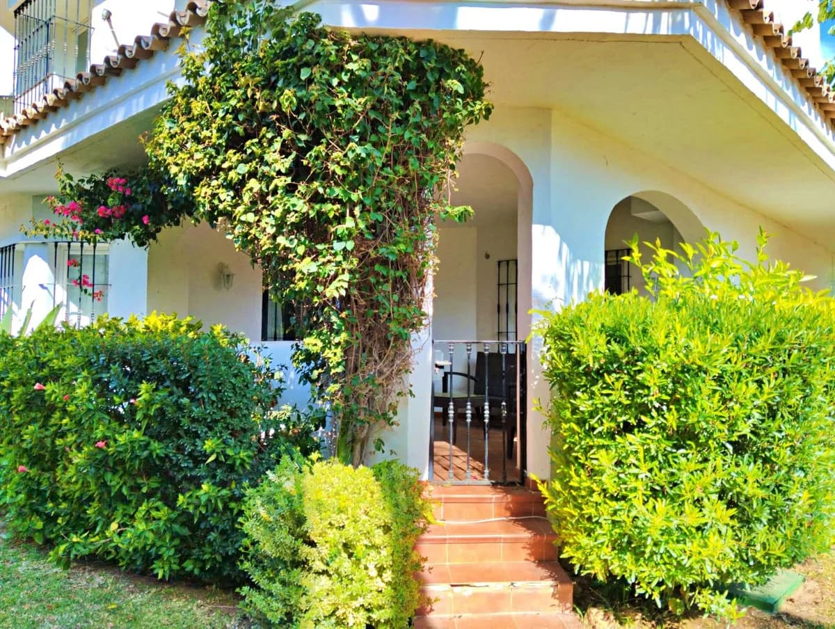 2 Bedroom Ground Floor Apartment for Sale in Nueva Andalucía, Málaga - Image 8