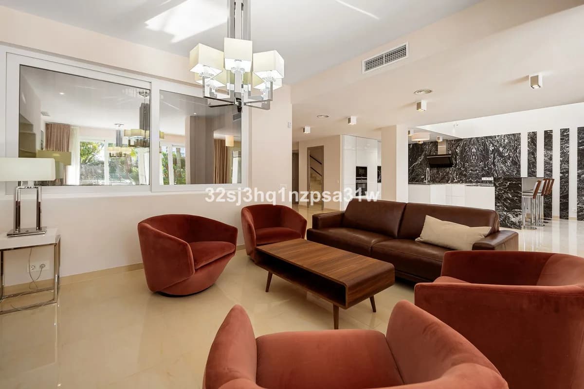 6 Bedroom Ground Floor Apartment for Sale in Marbella, Málaga - Image 5