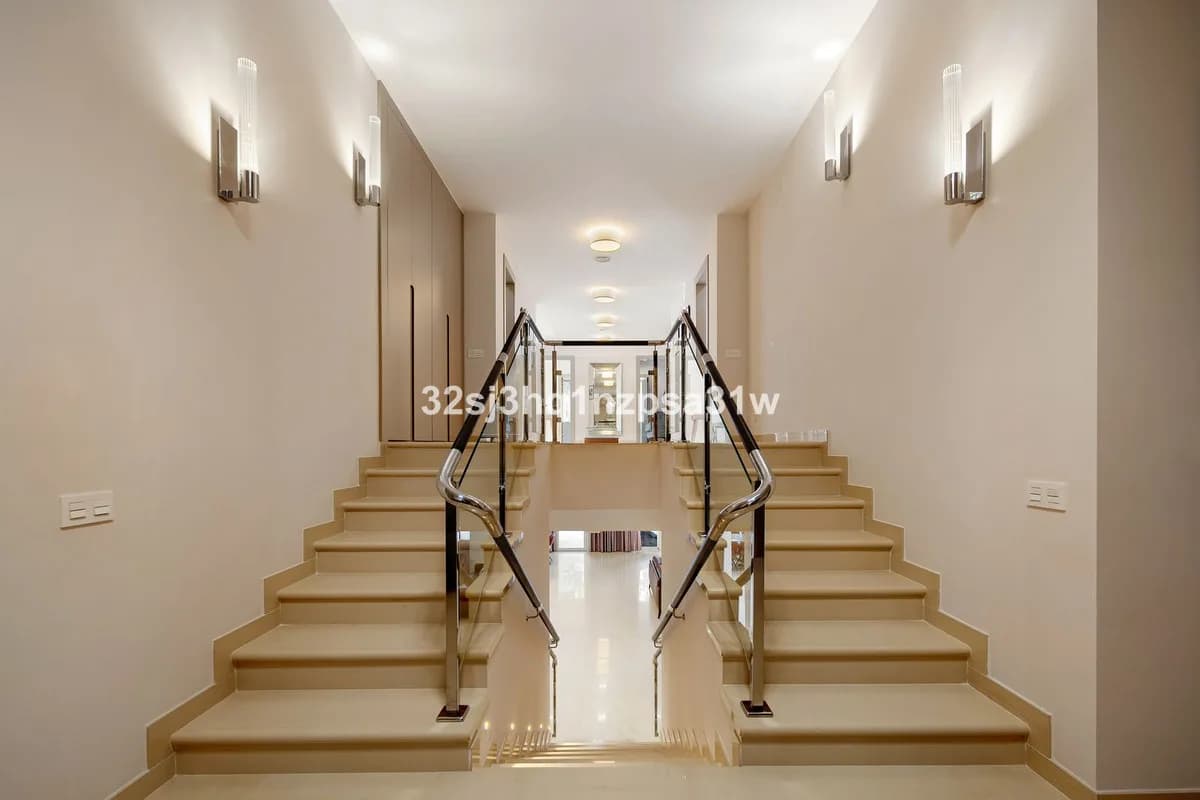 6 Bedroom Ground Floor Apartment for Sale in Marbella, Málaga - Image 9