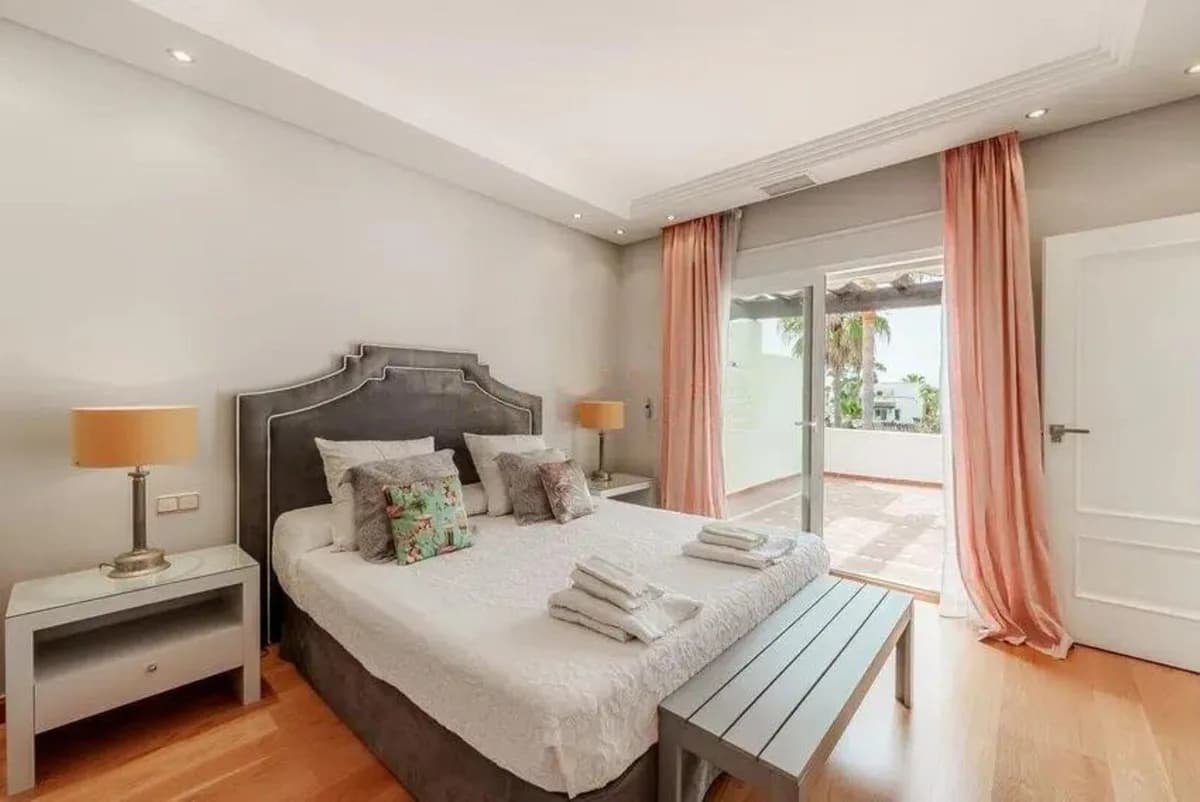 4 Bedroom Townhouse for Sale in Costalita, Málaga - Image 8