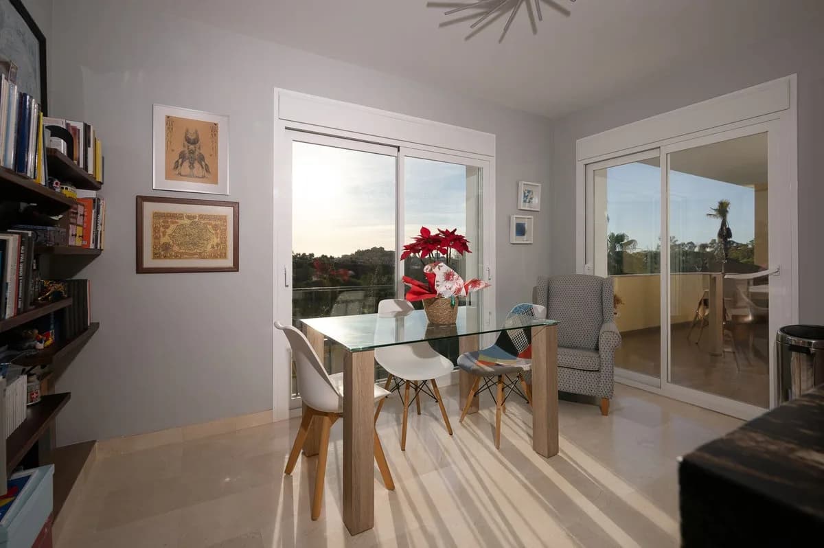 3 Bedroom Middle Floor Apartment for Sale in Benahavís, Málaga - Image 6