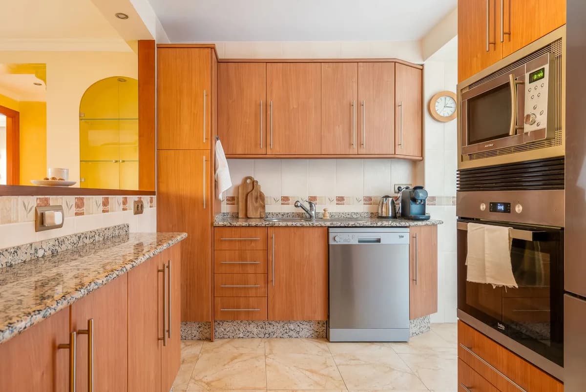 2 Bedroom Top Floor Apartment for Sale in Fuengirola, Málaga - Image 6