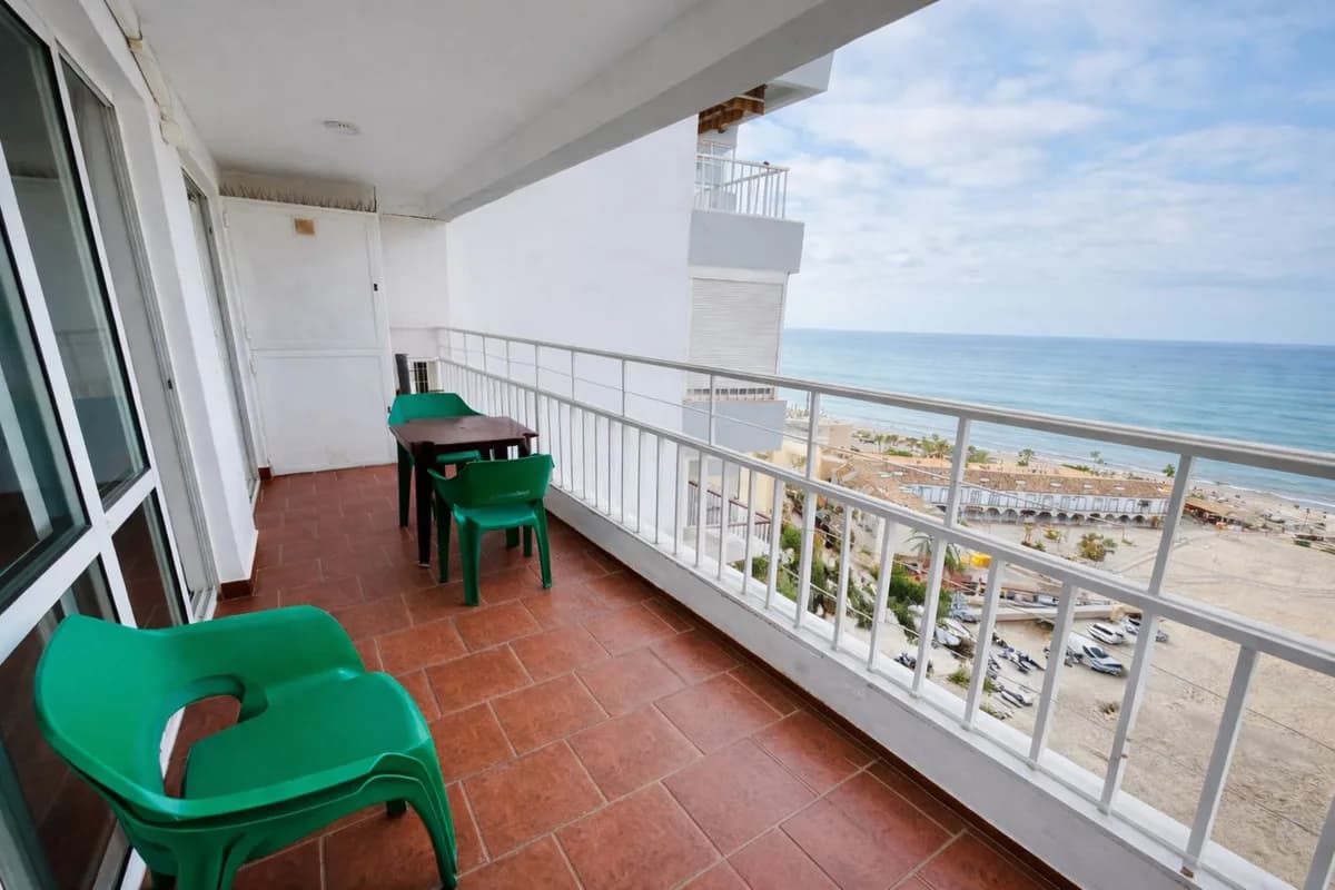 2 Bedroom Middle Floor Apartment for Sale in Benalmadena, Málaga