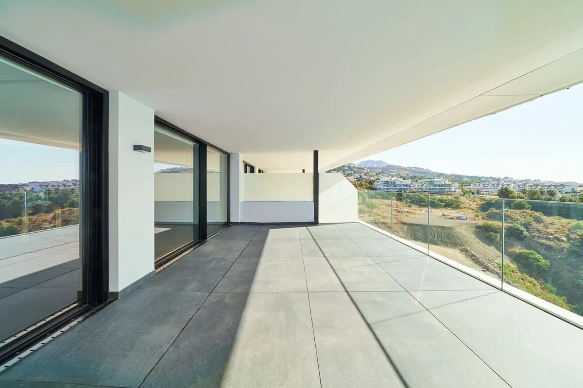 2 Bedroom Middle Floor Apartment for Sale in Fuengirola, Málaga - Image 7