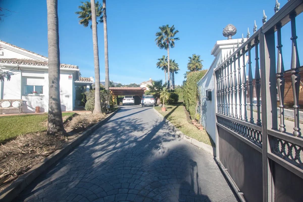 3 Bedroom Finca - Cortijo for Sale in Estepona, Málaga - Image 6