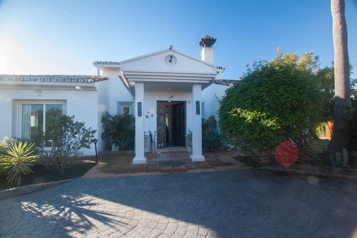 3 Bedroom Finca - Cortijo for Sale in Estepona, Málaga - Image 7
