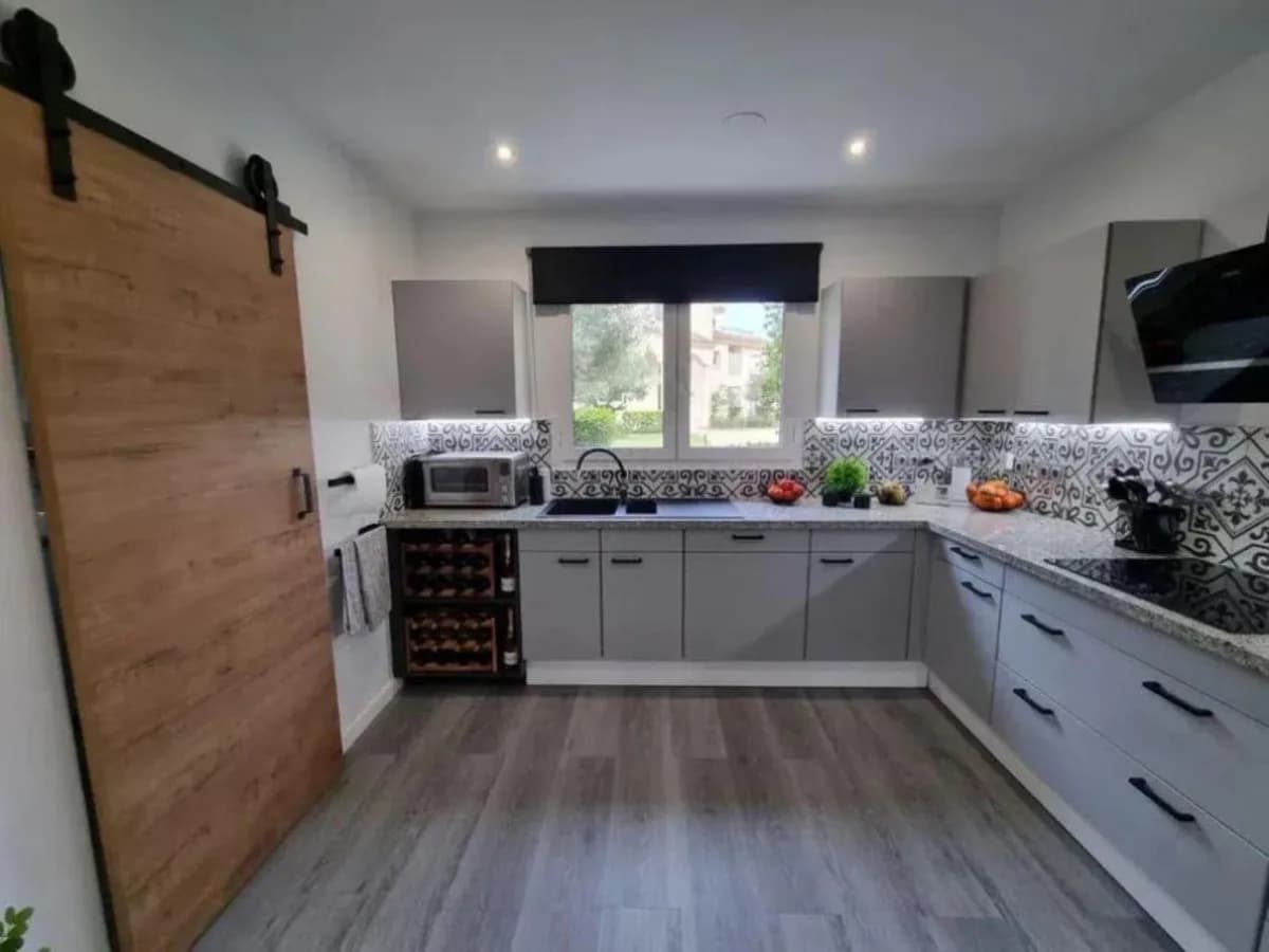 3 Bedroom Ground Floor Apartment for Sale in San Roque, Cádiz - Image 6