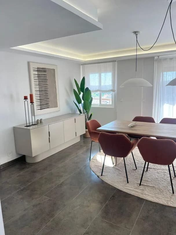 4 Bedroom Middle Floor Apartment for Sale in Fuengirola, Málaga - Image 6