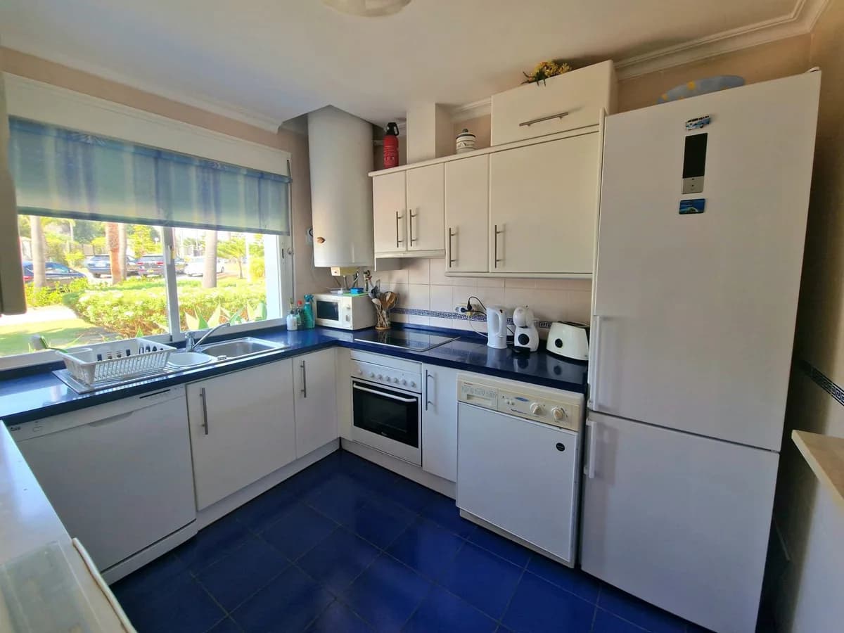 2 Bedroom Semi-Detached House for Sale in Casares, Málaga - Image 7