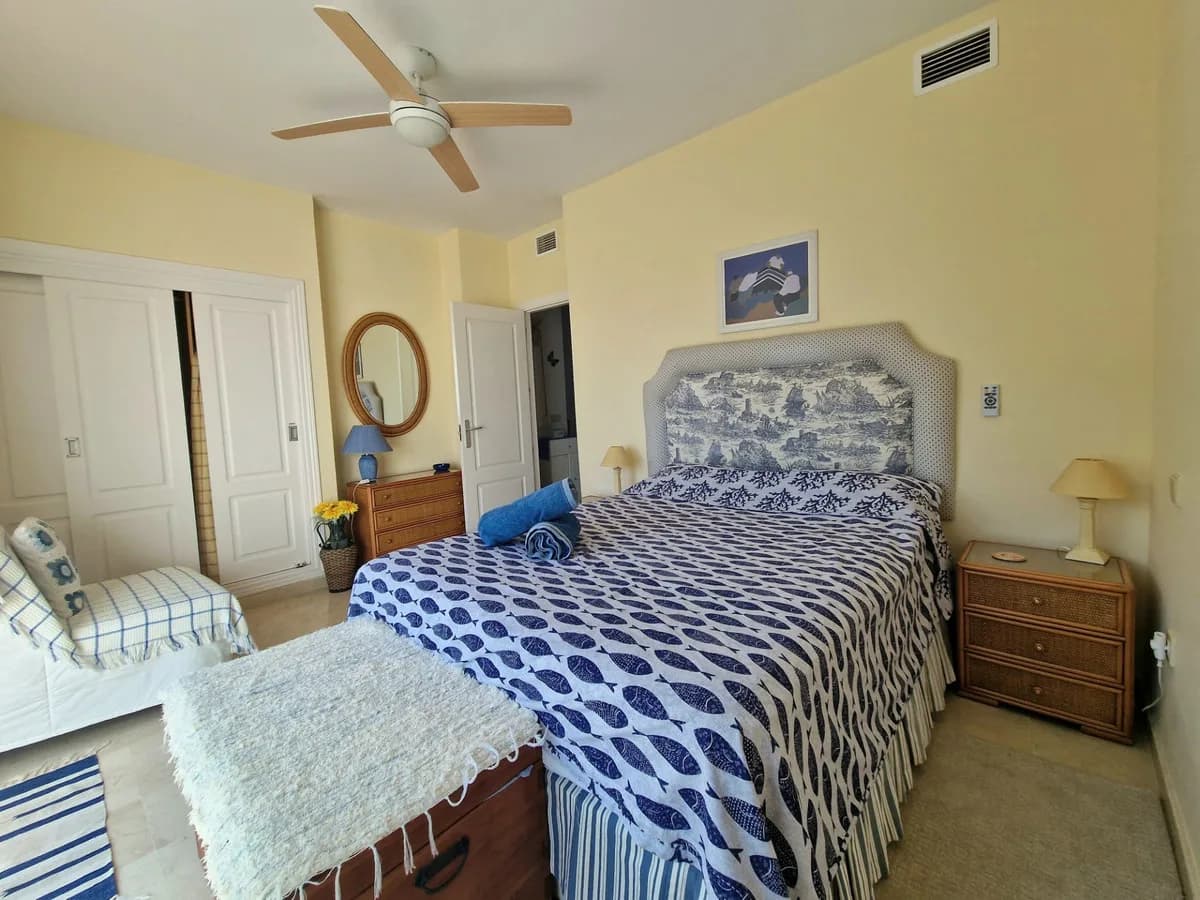 2 Bedroom Semi-Detached House for Sale in Casares, Málaga - Image 9