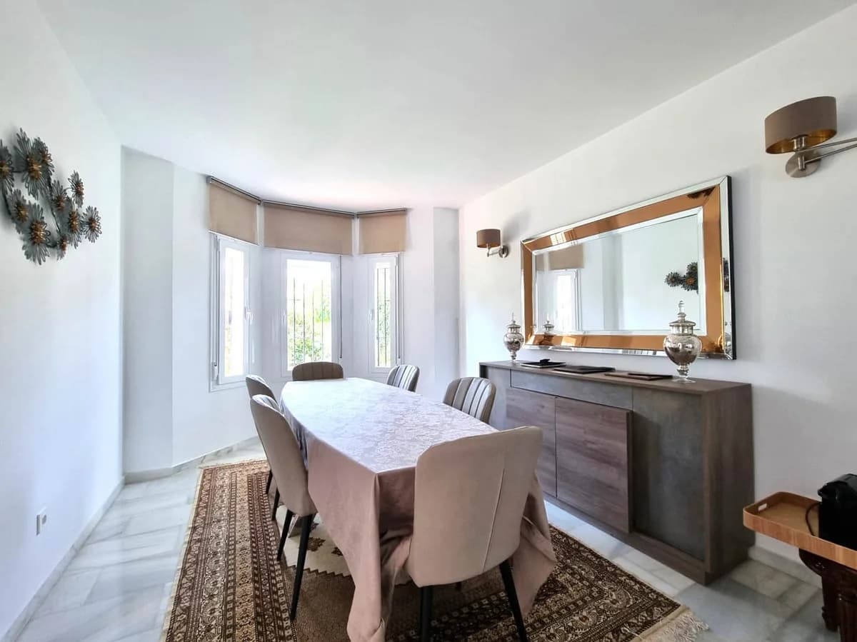 3 Bedroom Detached Villa for Sale in Calahonda, Málaga - Image 4