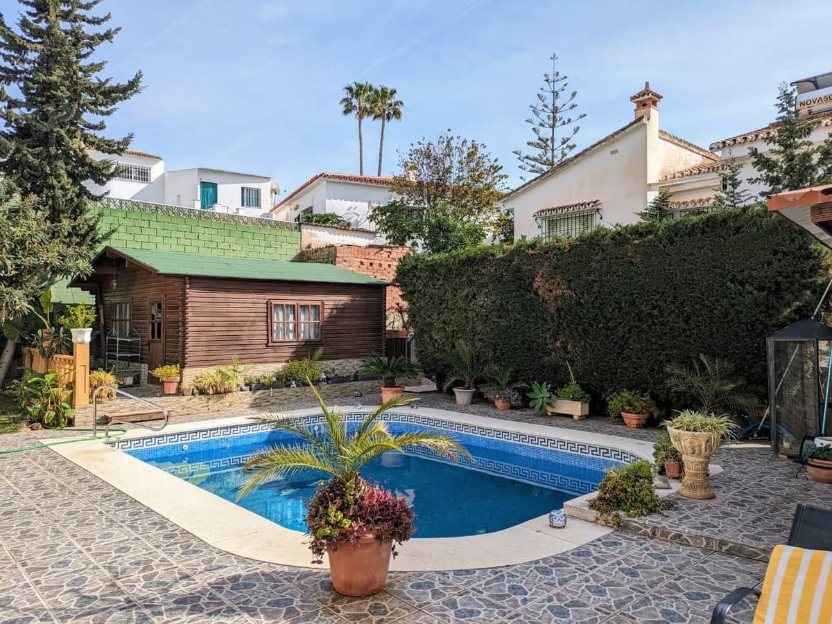 5 Bedroom Detached Villa for Sale in Benalmadena, Málaga - Image 8