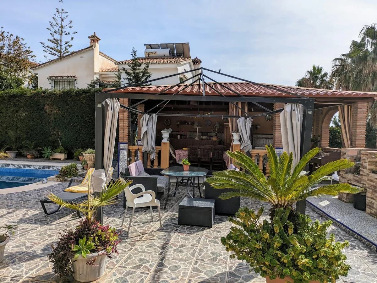 5 Bedroom Detached Villa for Sale in Benalmadena, Málaga - Image 9