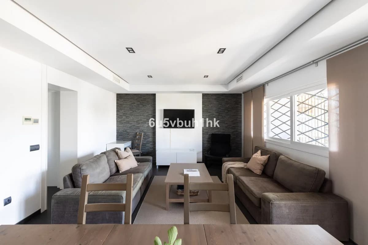 4 Bedroom Townhouse for Sale in Torreblanca, Málaga - Image 5