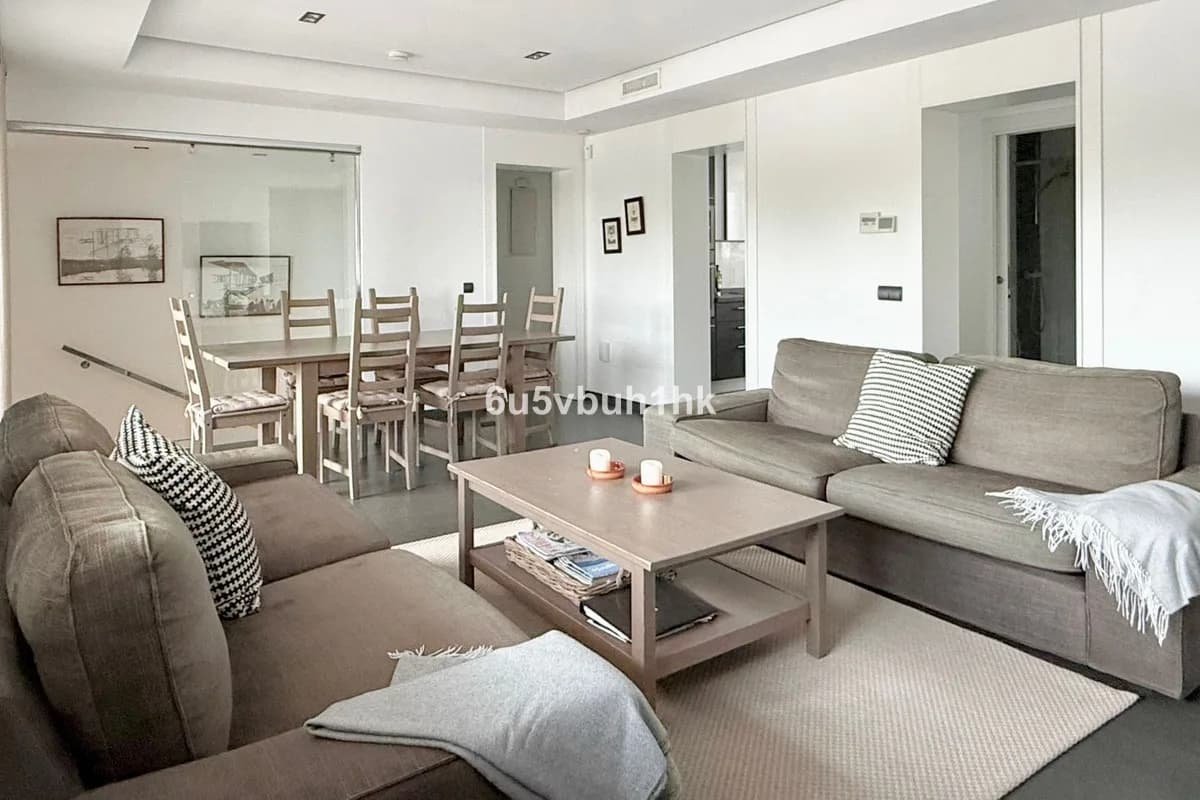 4 Bedroom Townhouse for Sale in Torreblanca, Málaga - Image 7