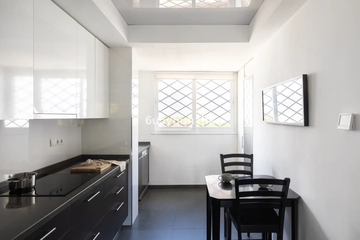 4 Bedroom Townhouse for Sale in Torreblanca, Málaga - Image 8