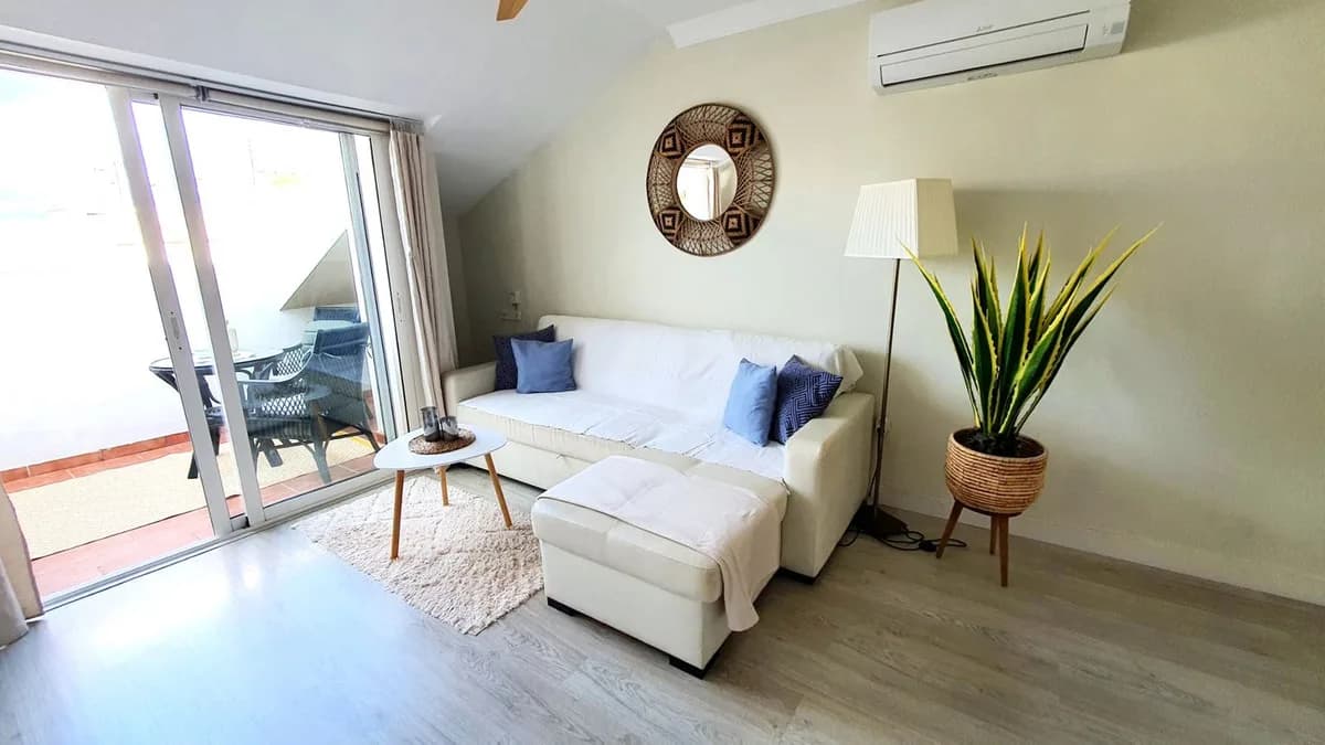 1 Bedroom Top Floor Apartment for Sale in Fuengirola, Málaga - Image 3