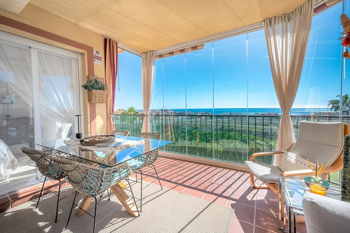 2 Bedroom Middle Floor Apartment for Sale in Riviera del Sol, Málaga - Image 3