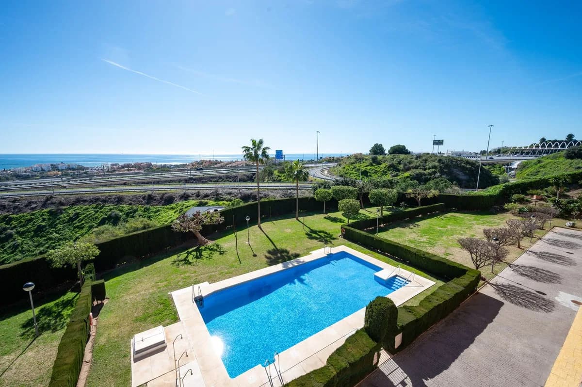 2 Bedroom Middle Floor Apartment for Sale in Riviera del Sol, Málaga - Image 4