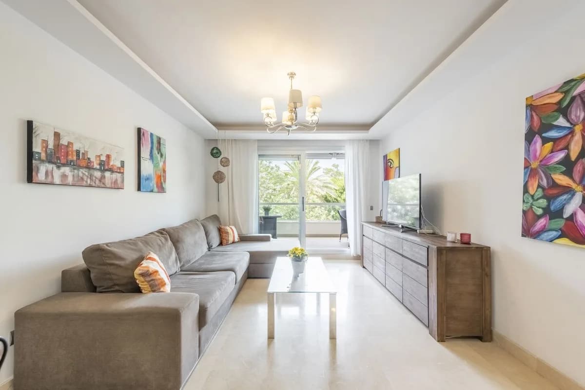 3 Bedroom Middle Floor Apartment for Sale in San Pedro de Alcántara, Málaga - Image 6