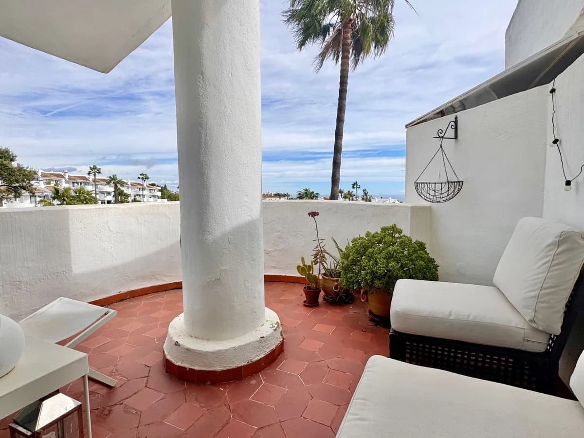 2 Bedroom Top Floor Apartment for Sale in Calahonda, Málaga - Image 5