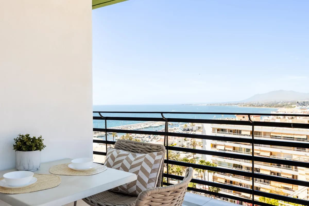 1 Bedroom Middle Floor Apartment for Sale in Marbella, Málaga - Image 2