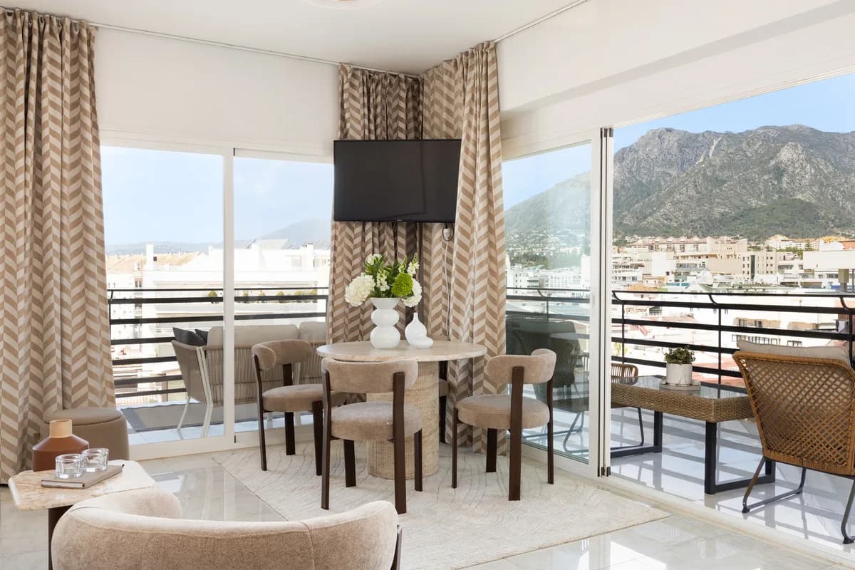 1 Bedroom Middle Floor Apartment for Sale in Marbella, Málaga - Image 3