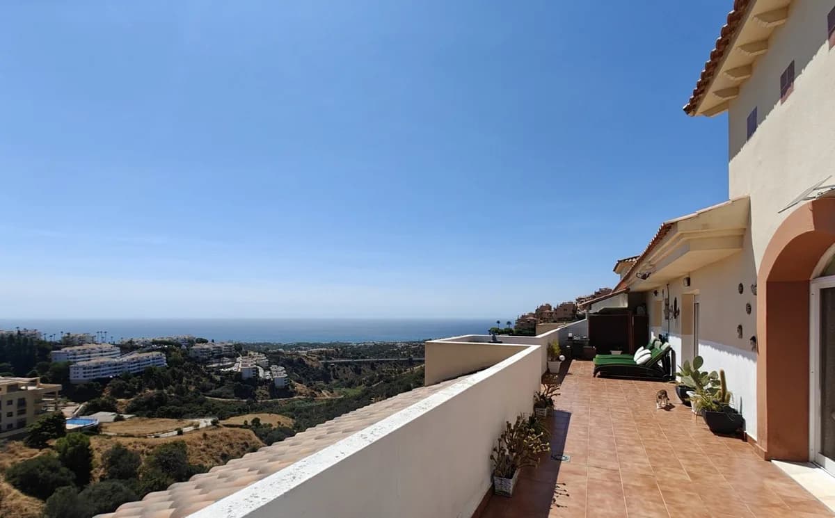 2 Bedroom Penthouse for Sale in Calahonda, Málaga