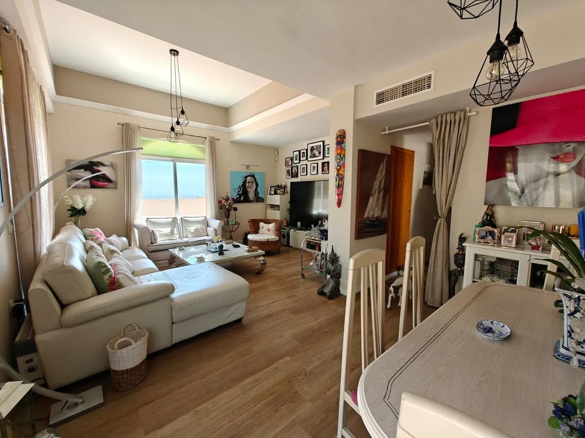 2 Bedroom Penthouse for Sale in Calahonda, Málaga - Image 3