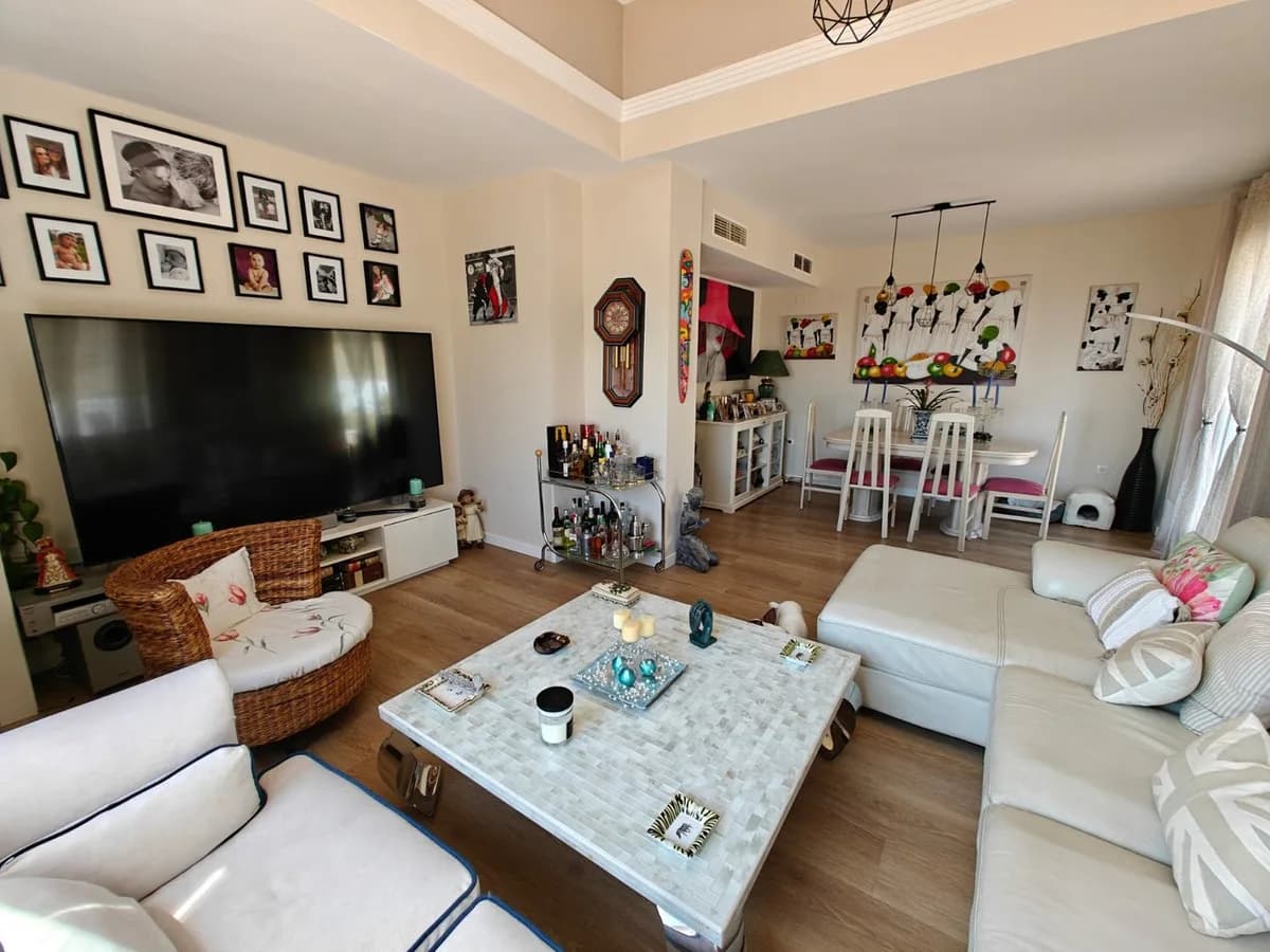 2 Bedroom Penthouse for Sale in Calahonda, Málaga - Image 5