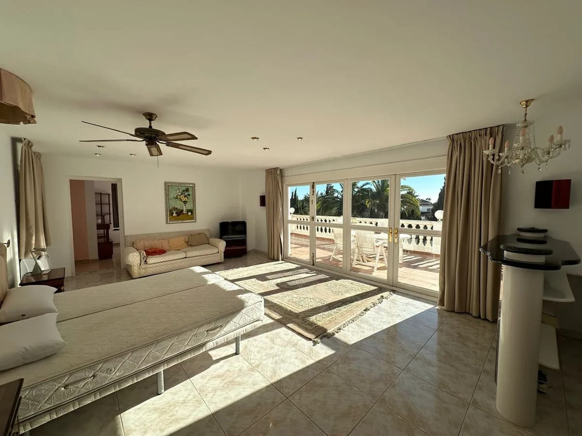 5 Bedroom Detached Villa for Sale in Marbesa, Málaga - Image 3