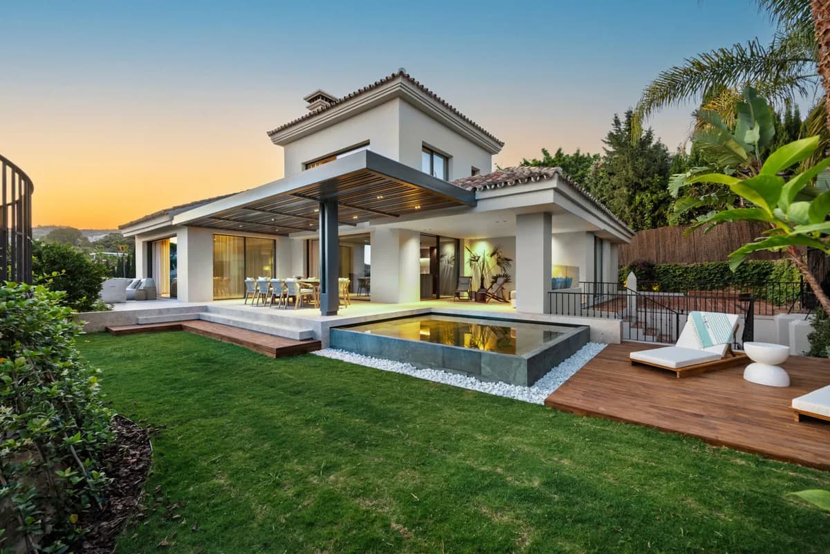 5 Bedroom Detached Villa for Sale in Nueva Andalucía, Málaga - Image 6