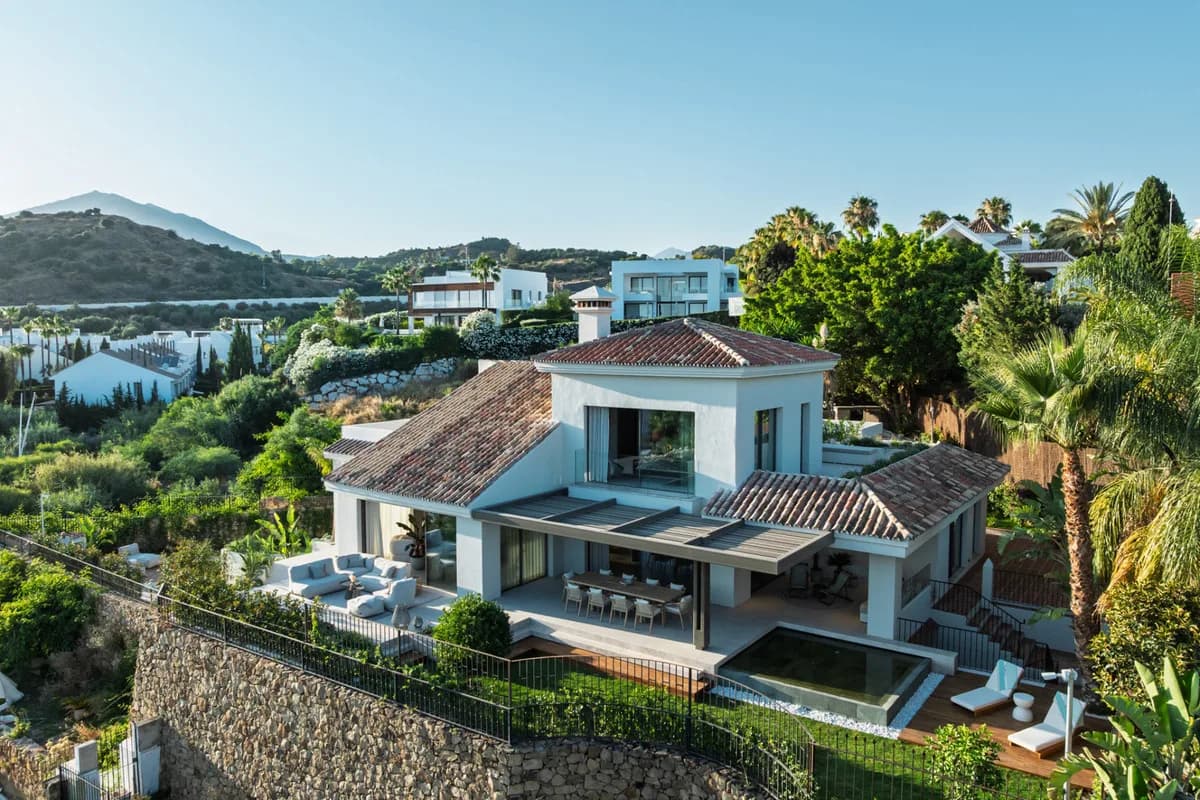 5 Bedroom Detached Villa for Sale in Nueva Andalucía, Málaga - Image 7