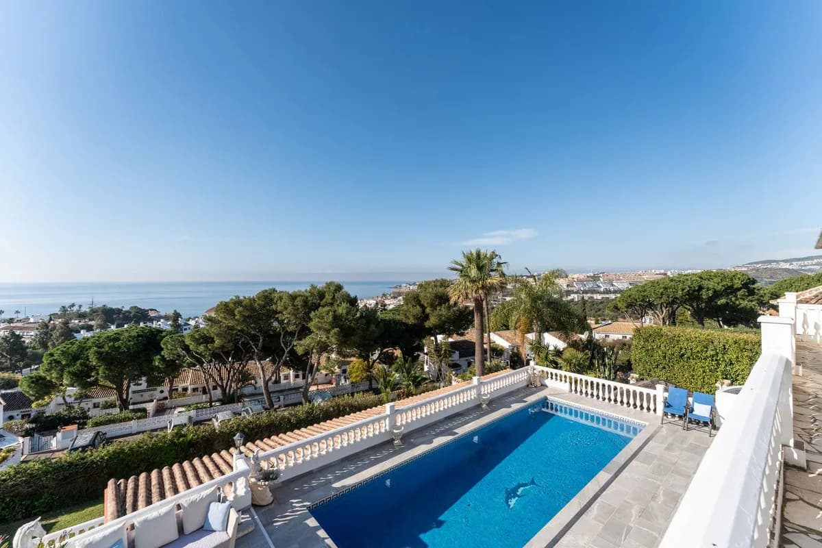 6 Bedroom Detached Villa for Sale in La Cala de Mijas, Málaga