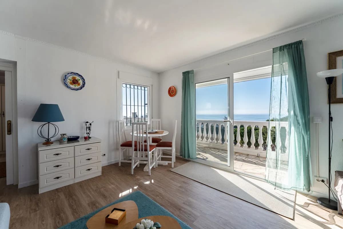 6 Bedroom Detached Villa for Sale in La Cala de Mijas, Málaga - Image 9