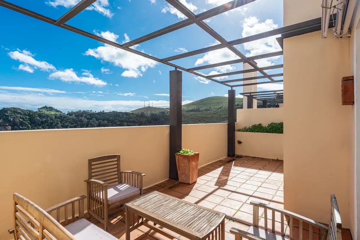 4 Bedroom Townhouse for Sale in Benahavís, Málaga - Image 3