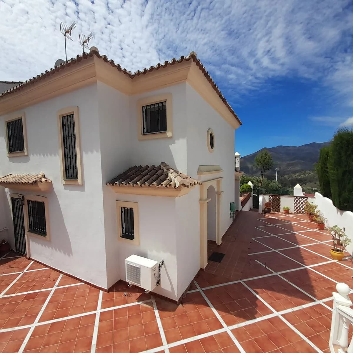 3 Bedroom Semi-Detached House for Sale in Alhaurin Golf, Málaga - Image 3