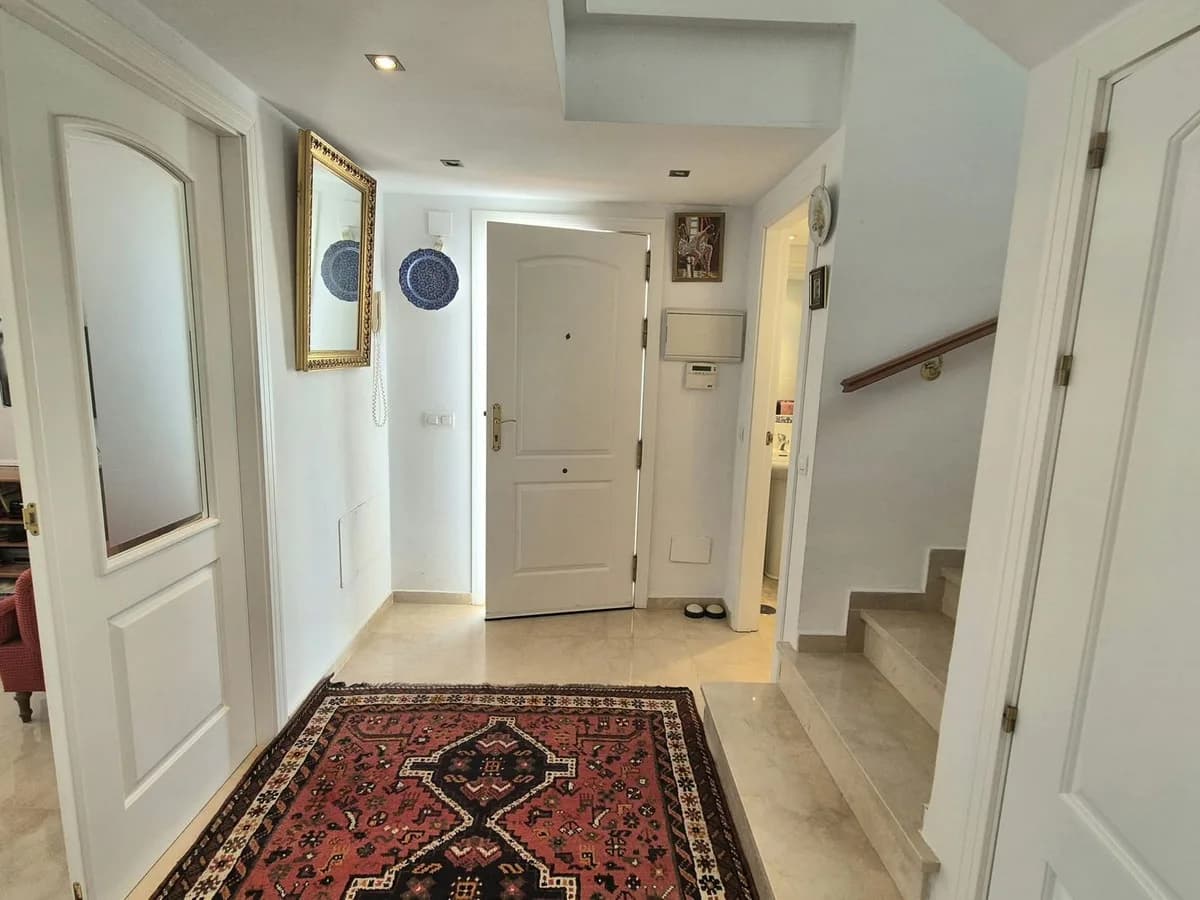 3 Bedroom Semi-Detached House for Sale in Alhaurin Golf, Málaga - Image 4