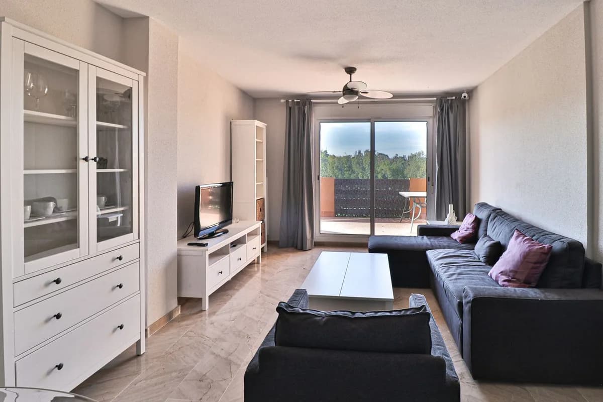 2 Bedroom Middle Floor Apartment for Sale in Casares Playa, Málaga - Image 8