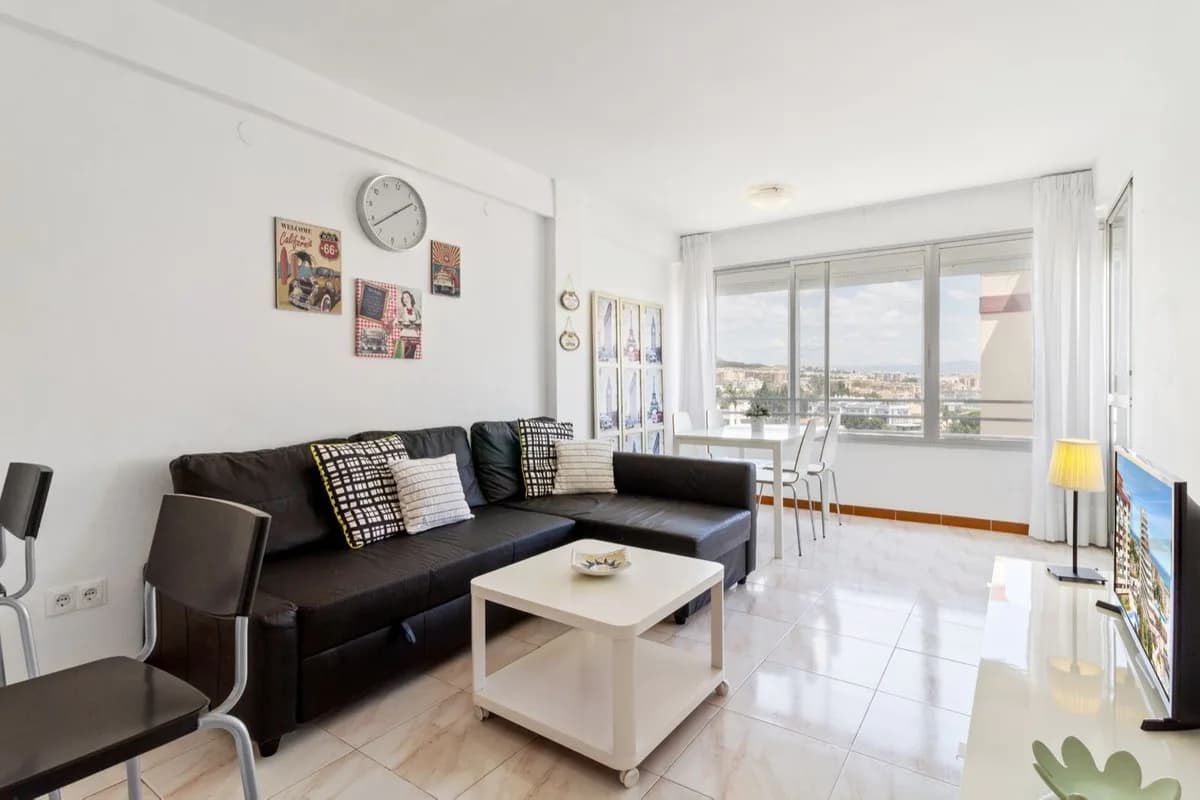 1 Bedroom Middle Floor Apartment for Sale in Benalmadena Costa, Málaga - Image 3