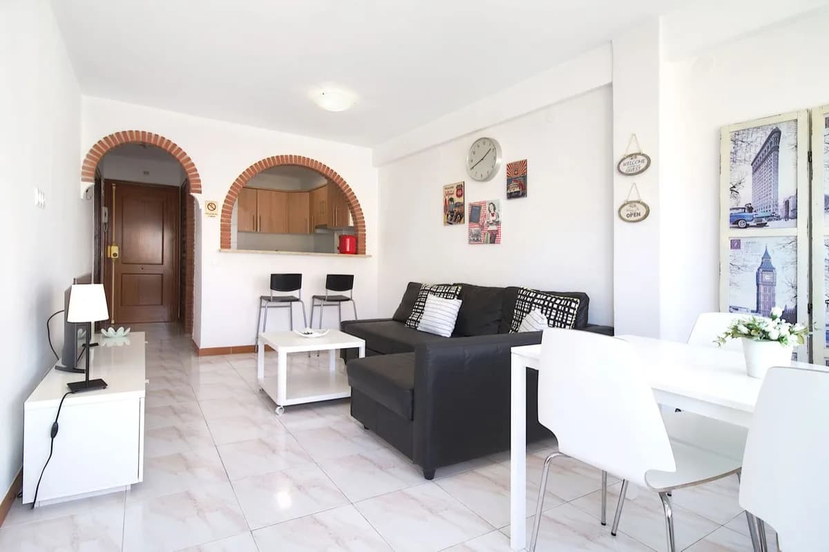 1 Bedroom Middle Floor Apartment for Sale in Benalmadena Costa, Málaga - Image 4