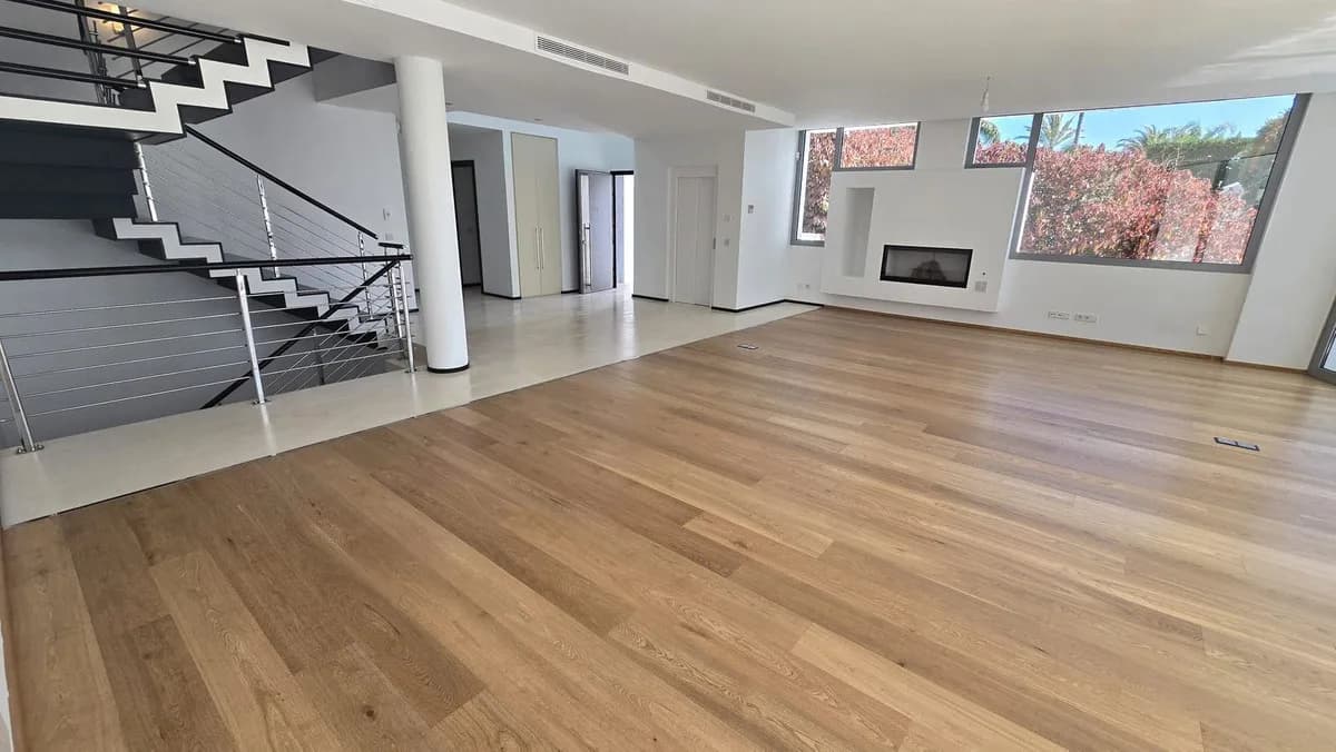 5 Bedroom Semi-Detached House for Sale in The Golden Mile, Málaga - Image 4